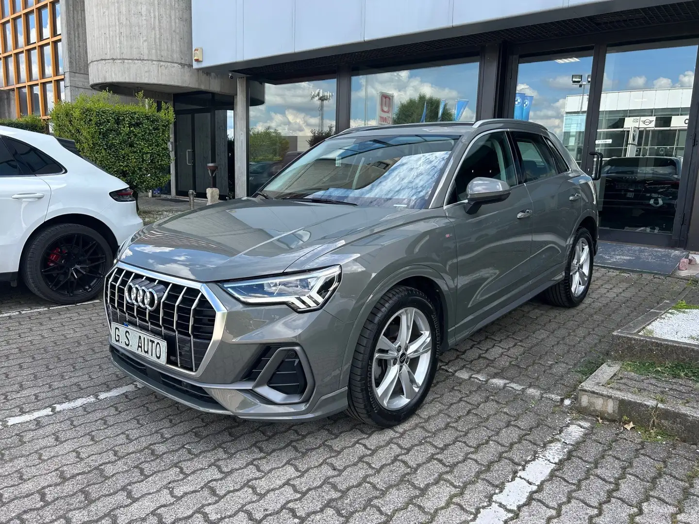 Audi Q3 35 1.5 tfsi mhev S line edition s-tronic Grijs - 1