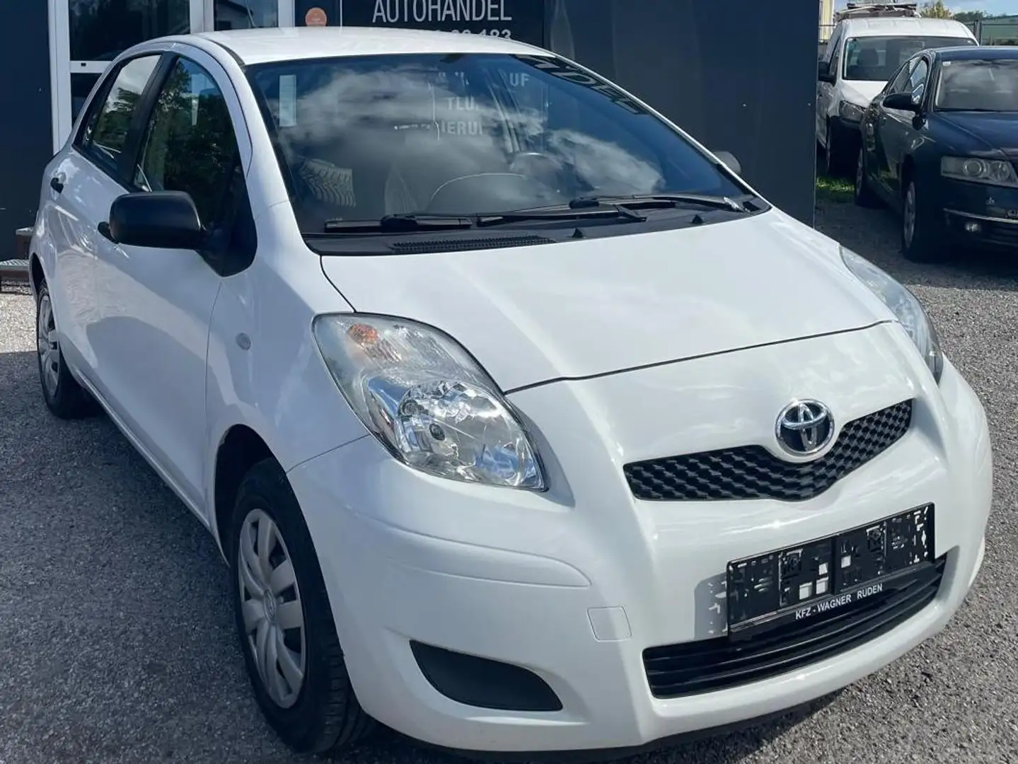 Toyota Yaris VVT-i Luna Weiß - 1
