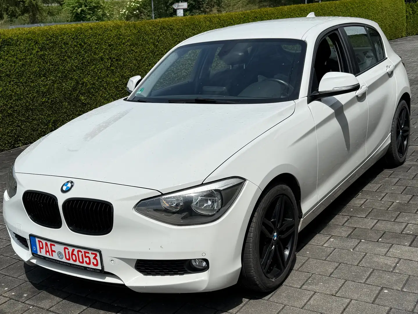 BMW 116 116i Aut. Navi, Tempomat, MFL, PDC, 8x Alu Weiß - 2