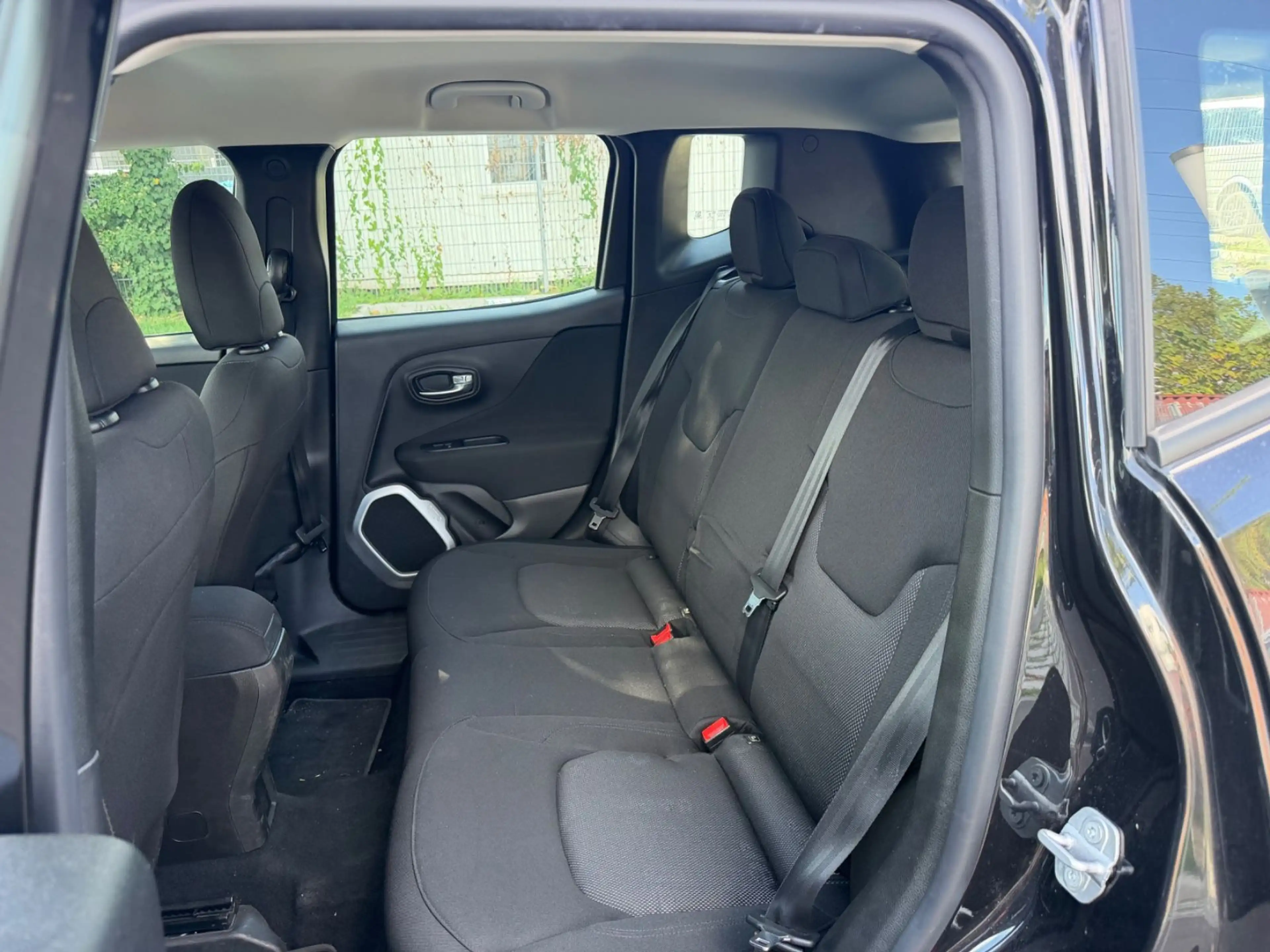 Jeep Renegade Sport FWD — photo 15