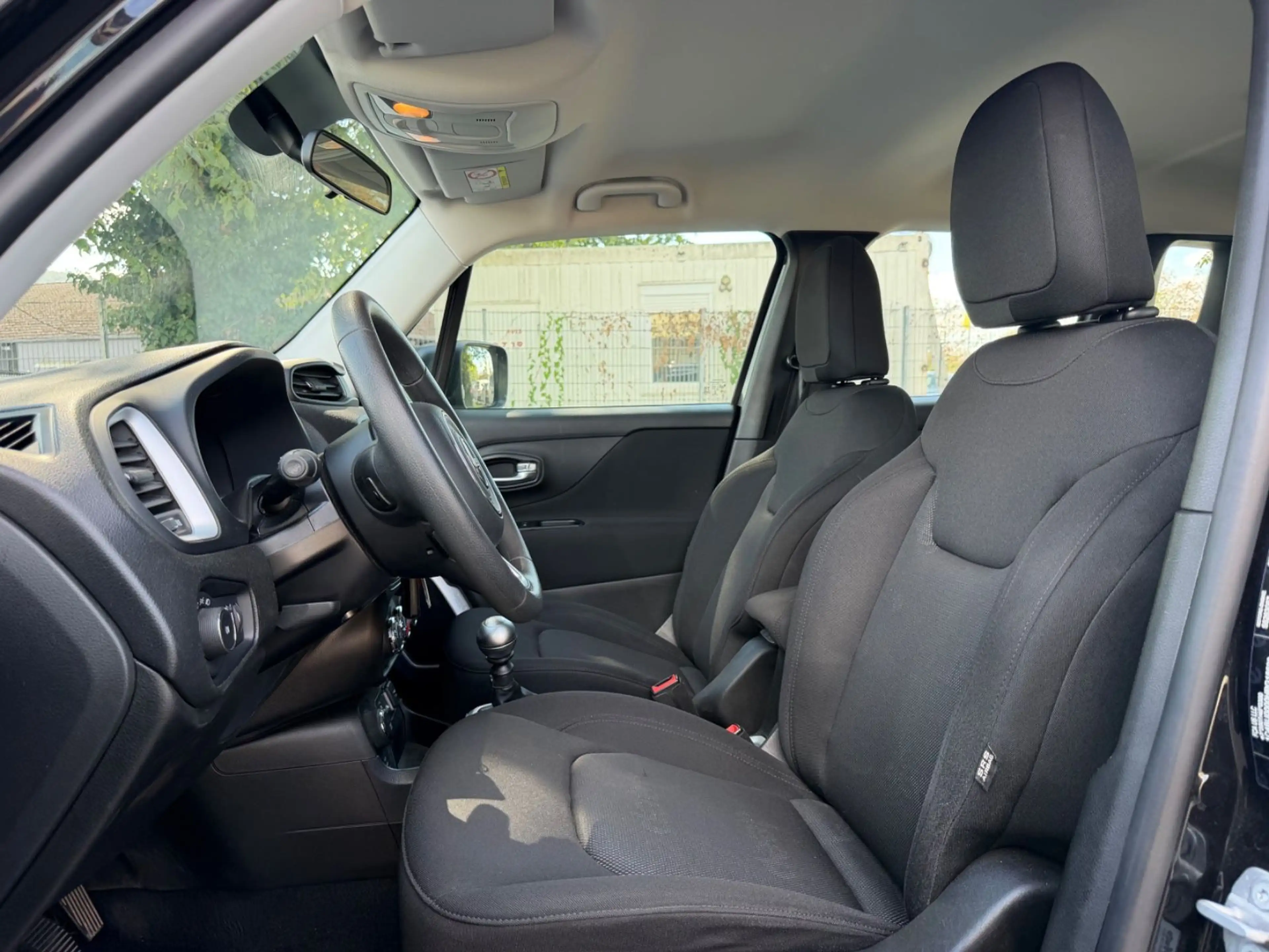 Jeep Renegade Sport FWD — photo 9
