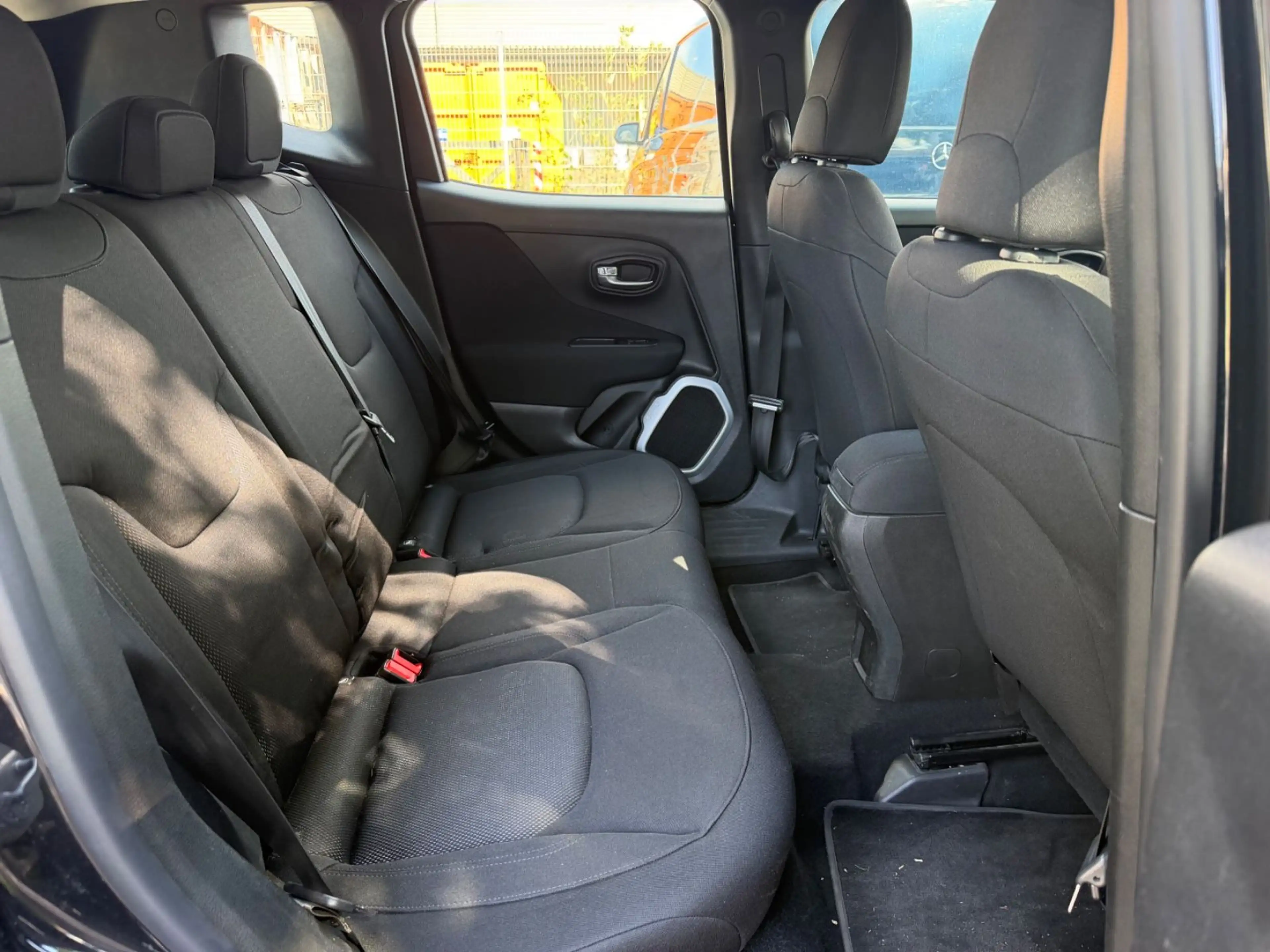 Jeep Renegade Sport FWD — photo 13