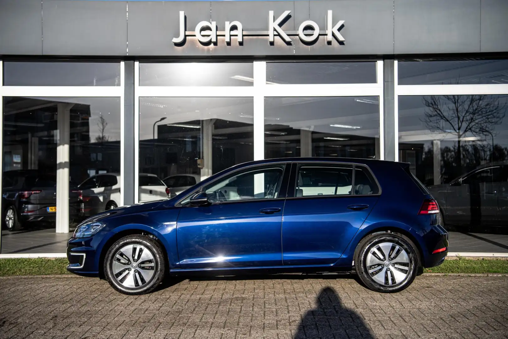 Volkswagen e-Golf 35,8 kWh 136 pk | Warmtepomp | Full LED | Navigati Blauw - 2