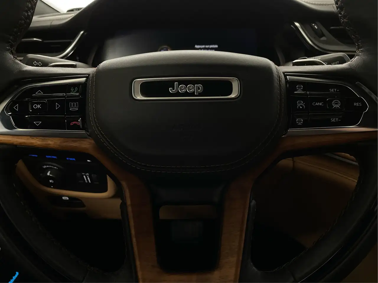 Jeep Grand Cherokee снимка Jeep Grand Cherokee