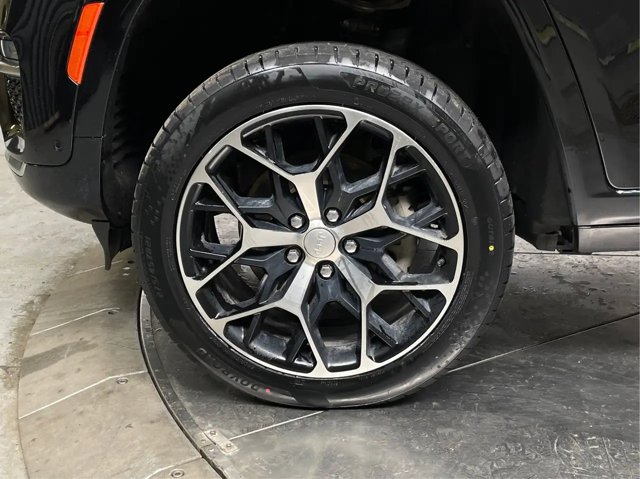 Jeep Grand Cherokee снимка Jeep Grand Cherokee