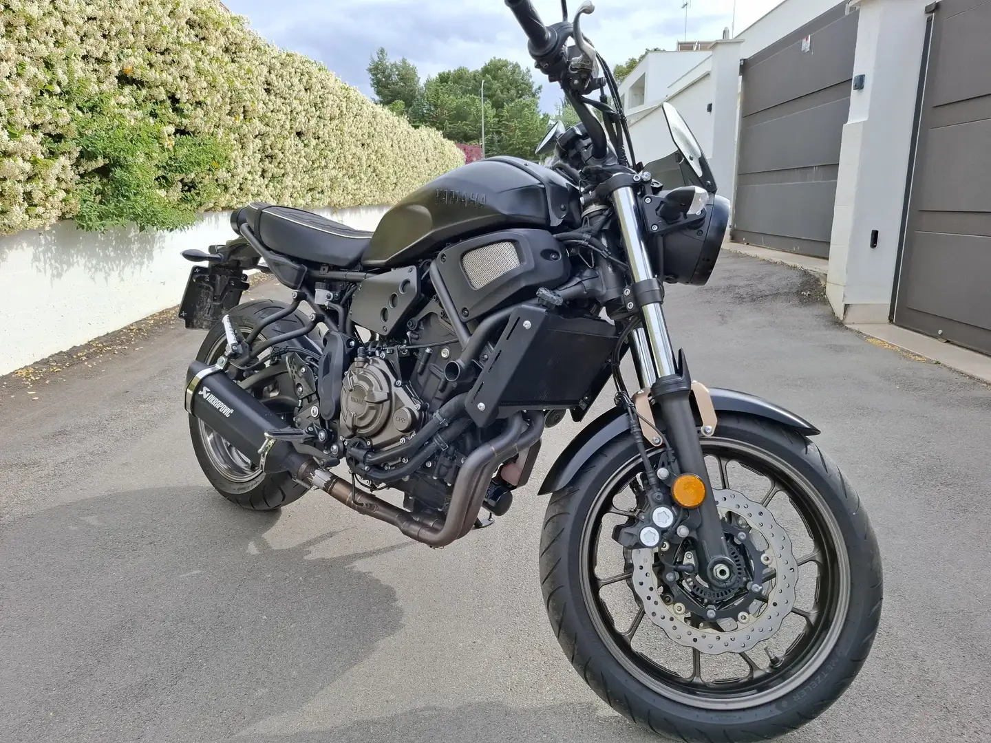 Yamaha XSR 700 black edition Černá - 1