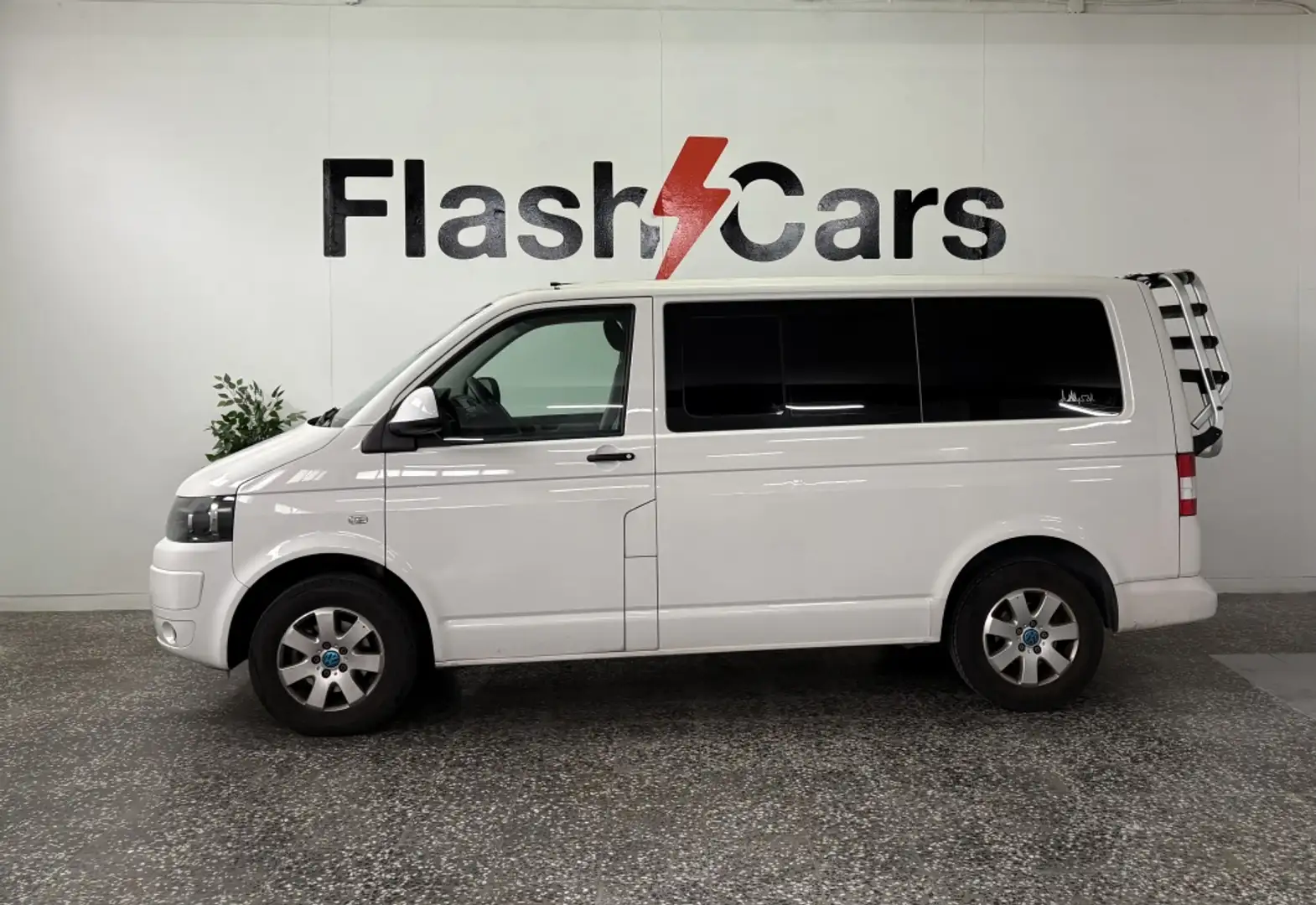 Volkswagen Transporter Kombi PRO 2.0TDI BMT Largo T. Normal 1 Blanco - 2