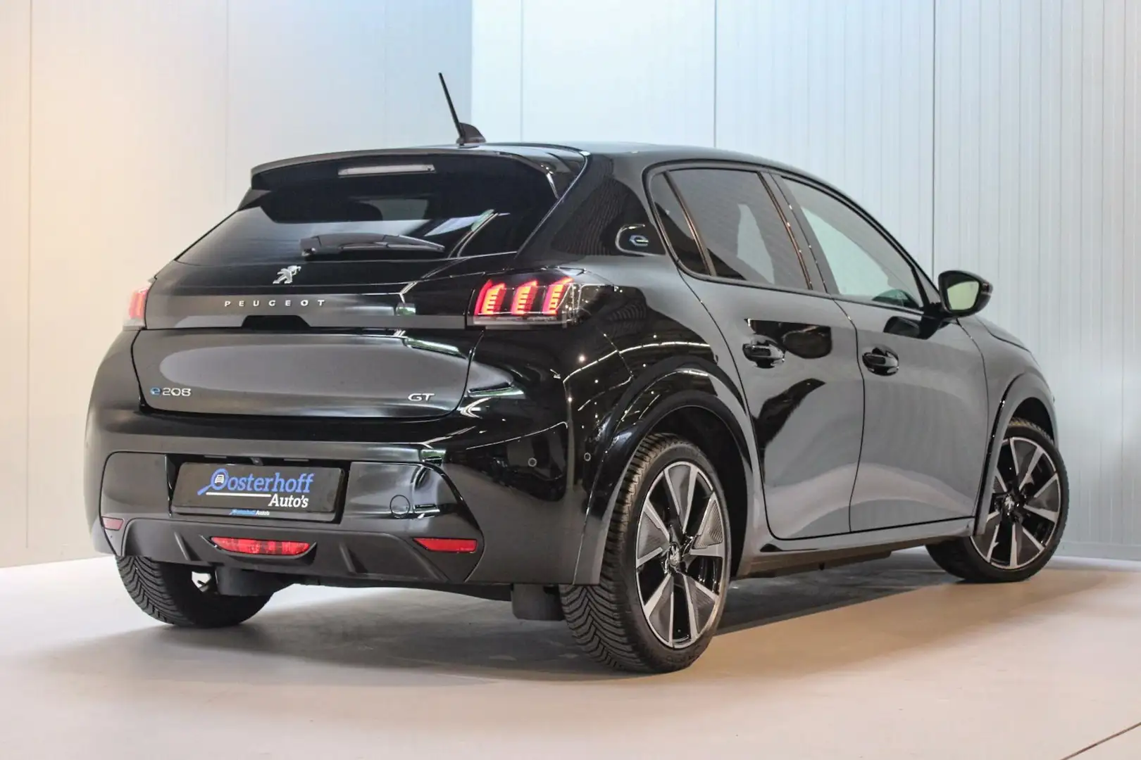 Peugeot e-208 EV GT Pack 50 kWh | PANO | Negro - 2