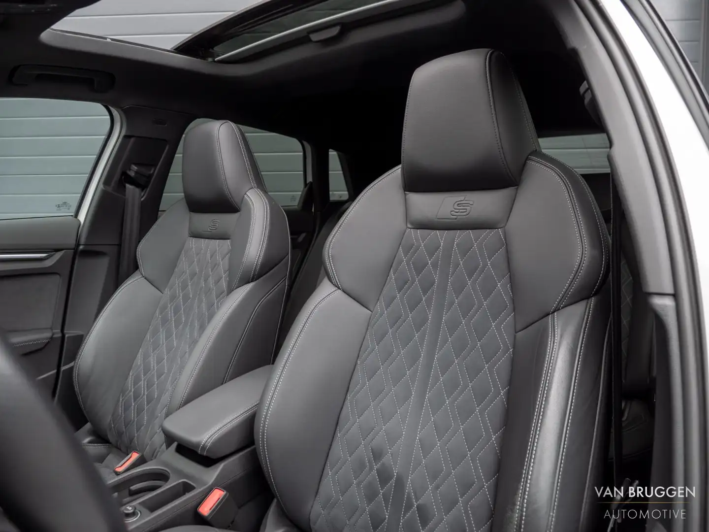 Audi A3 Sportback 45 TFSI e S-Line Pano RS-Stoelen B&O Sfe Blanc - 2