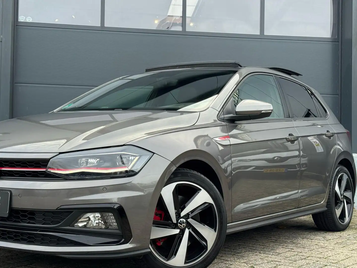 Volkswagen Polo GTI 2.0 TSI GTI-Beats by dre Grijs - 2