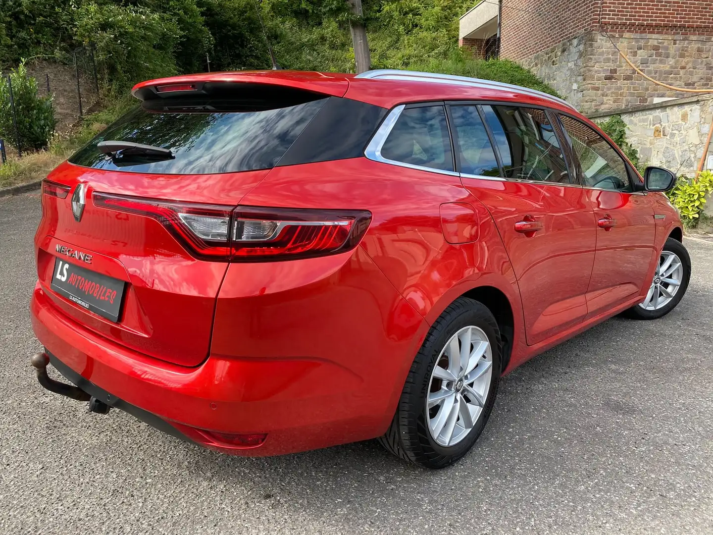 Renault Megane Mégane 1.2 TCe*NAVI*EURO6b*DegatsCarrosserie Rood - 2