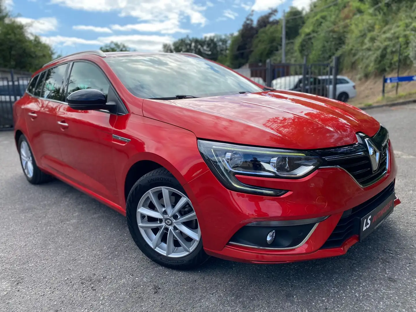 Renault Megane Mégane 1.2 TCe*NAVI*EURO6b*DegatsCarrosserie Rood - 1