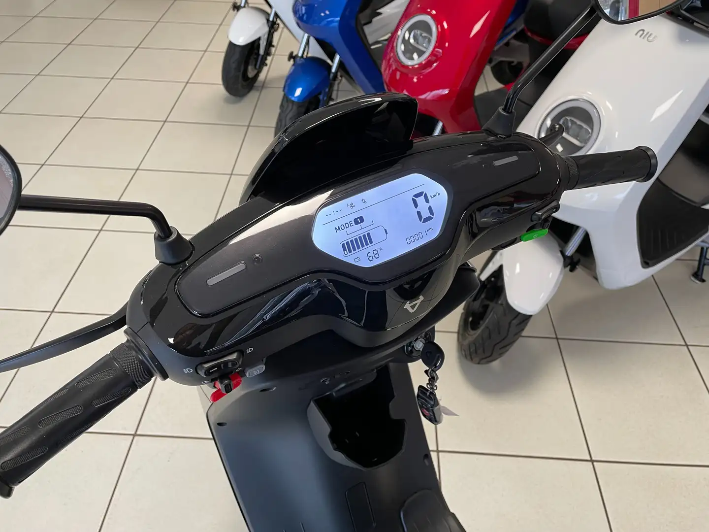 Niu MQi MQi +  Elektroroller 45 km/h Schwarz - 1