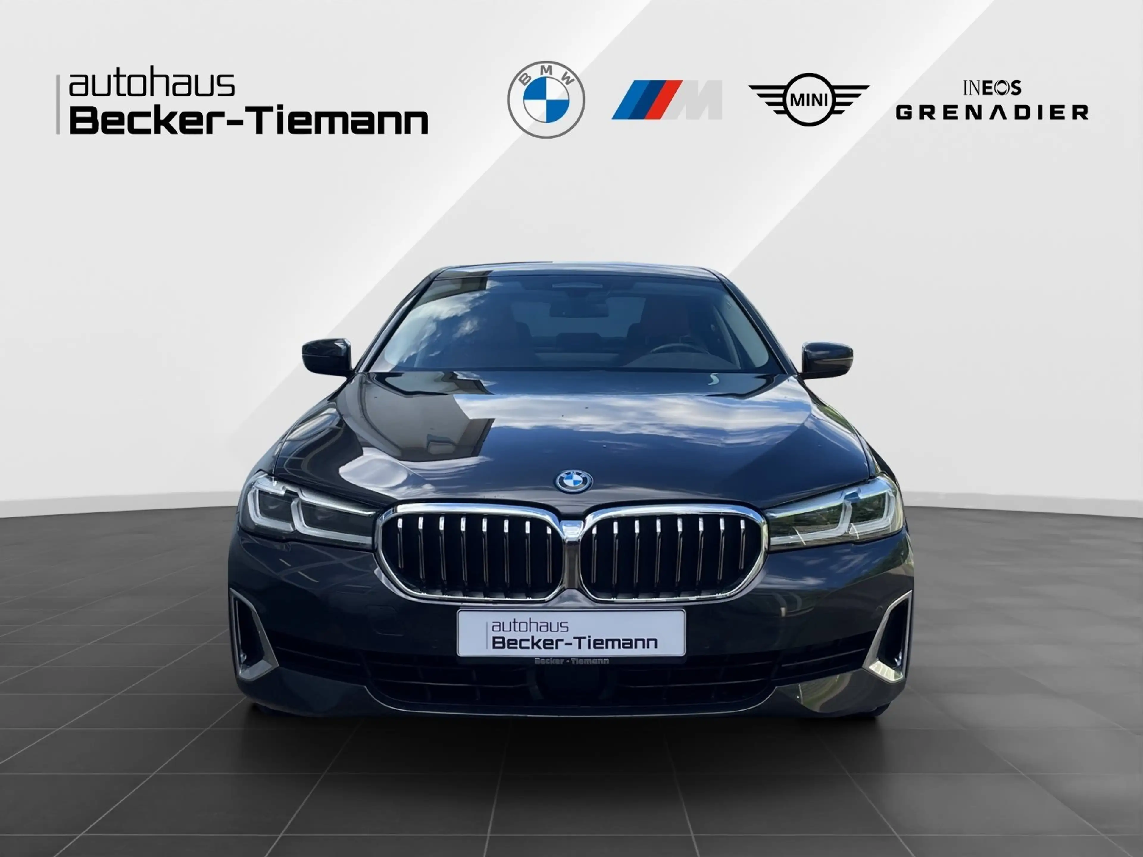 BMW 545 e xDrive Limousine Luxury Line/ ACC/ ParkAss./ Ada — photo 2
