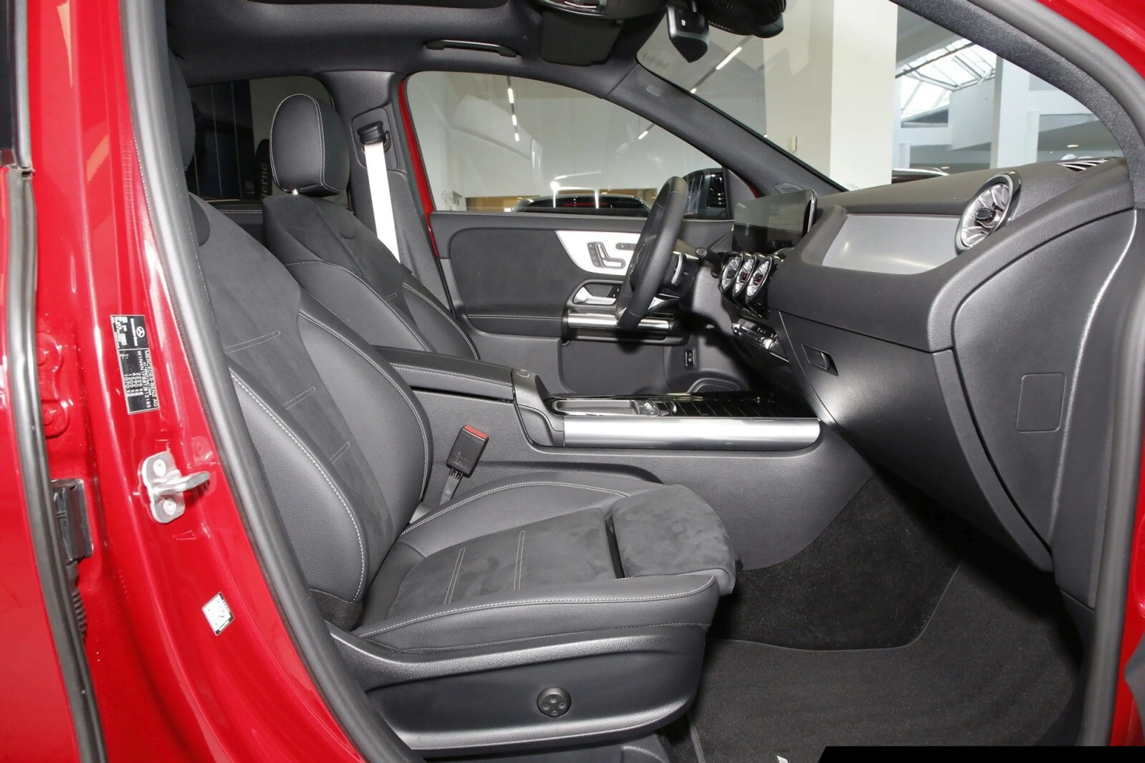 Mercedes-Benz GLA 220 GLA 220 d 4M AMG Night/AHK/360°/Pano/Distr. Navi — photo 6
