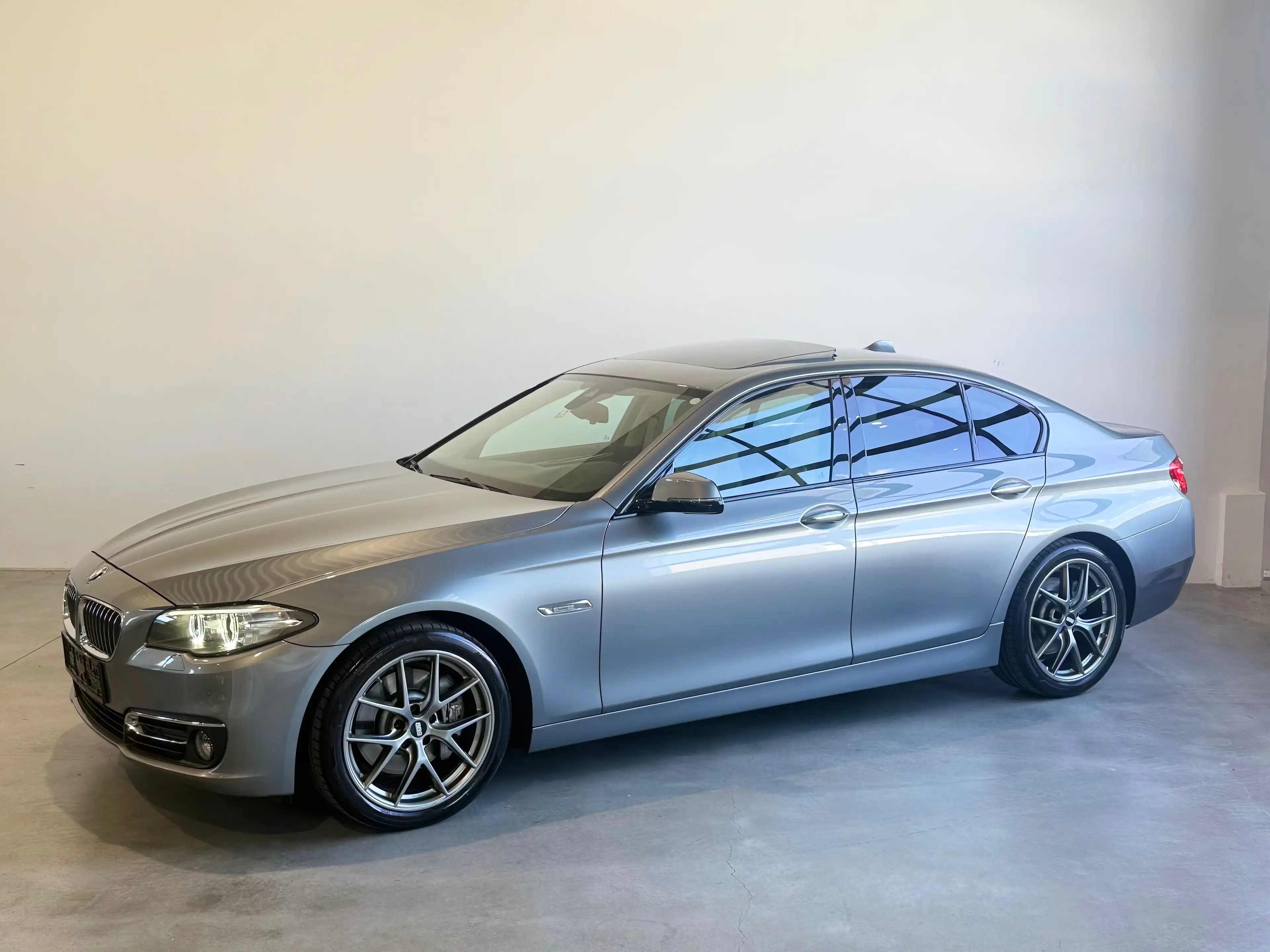 BMW 525 525 d xDrive,SCHIEBEDACH,HUD,SZH,TEMPOMAT,HARMANKA