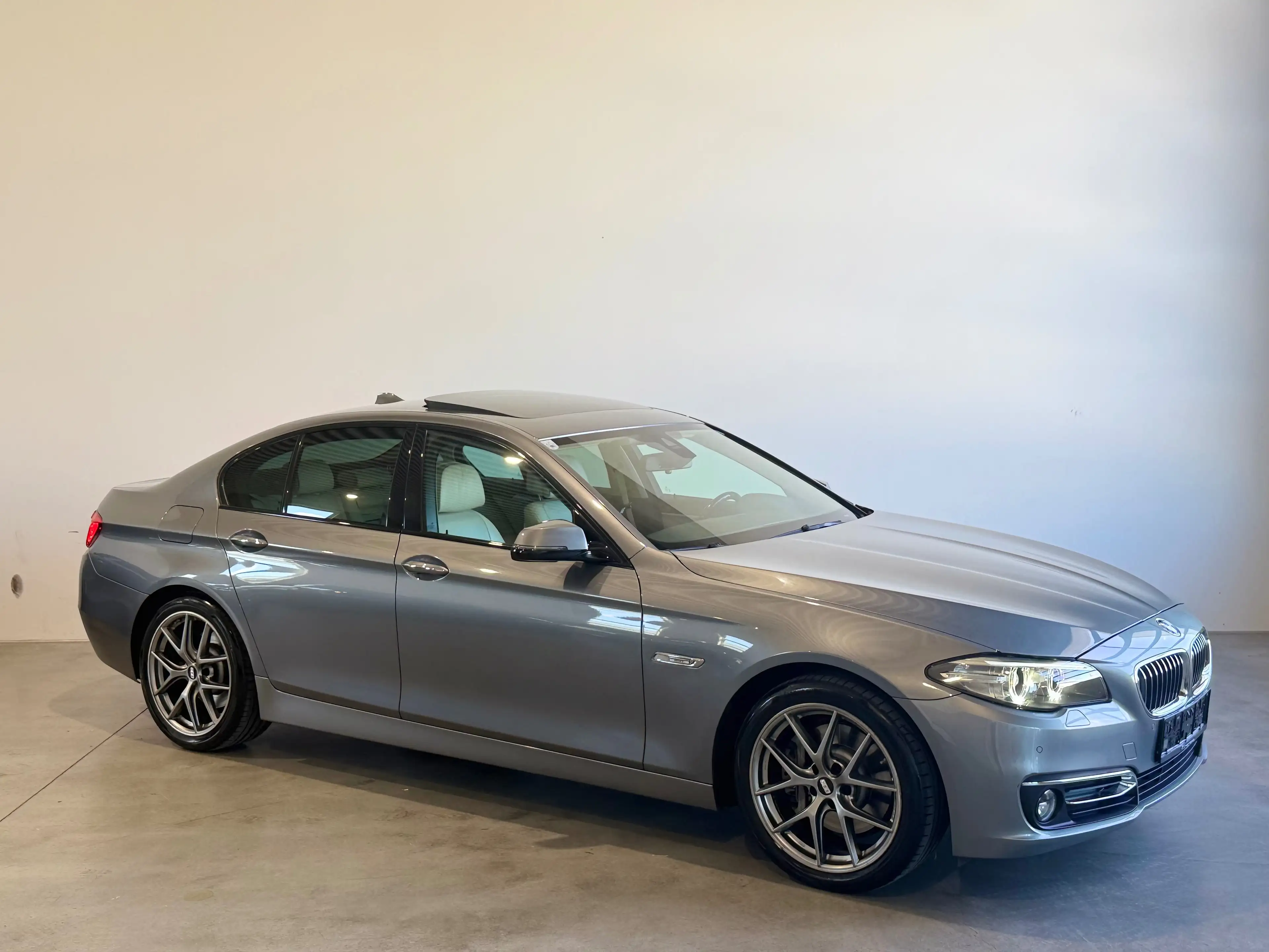 BMW 525 525 d xDrive,SCHIEBEDACH,HUD,SZH,TEMPOMAT,HARMANKA — photo 4