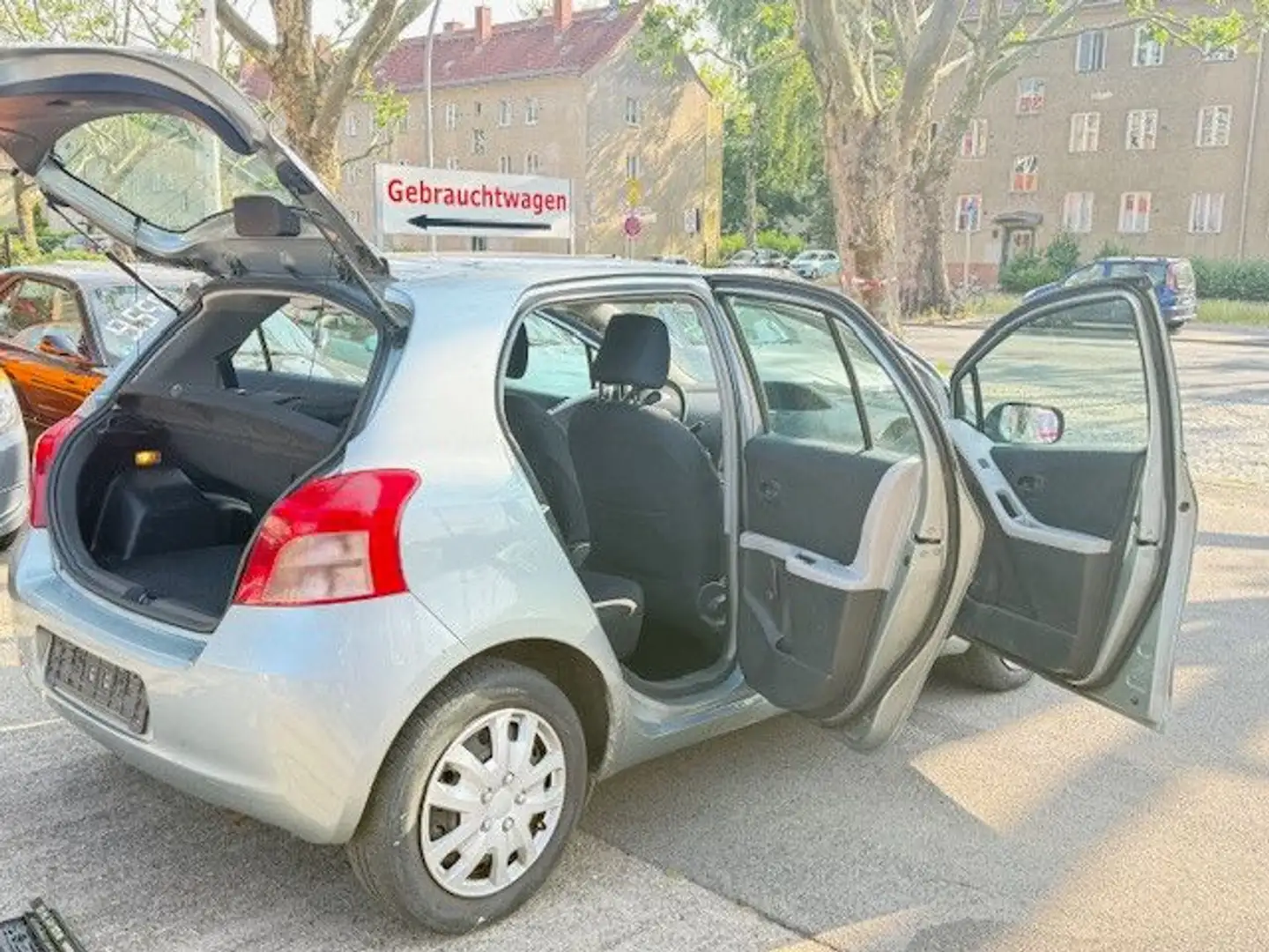 Toyota Yaris Sol Silber - 2