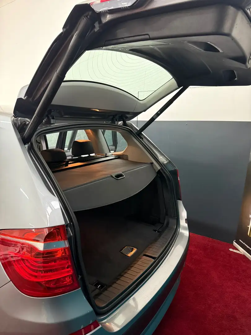 BMW X3 xDrive 20 i Grau - 2