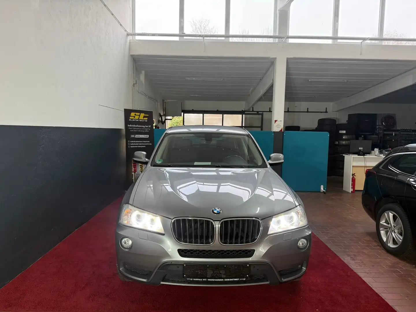 BMW X3 xDrive 20 i Grau - 1