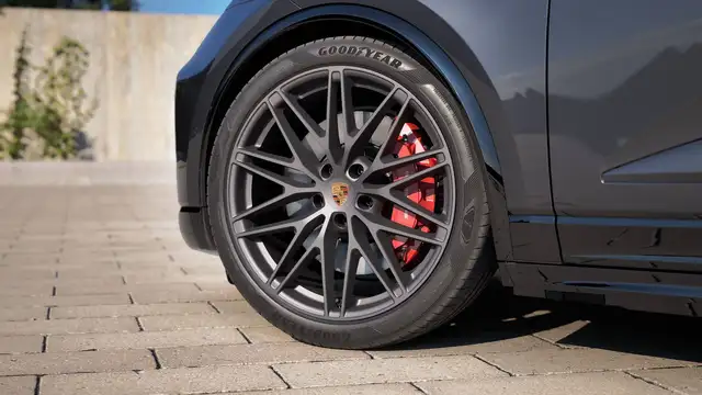 Porsche Macan view 5