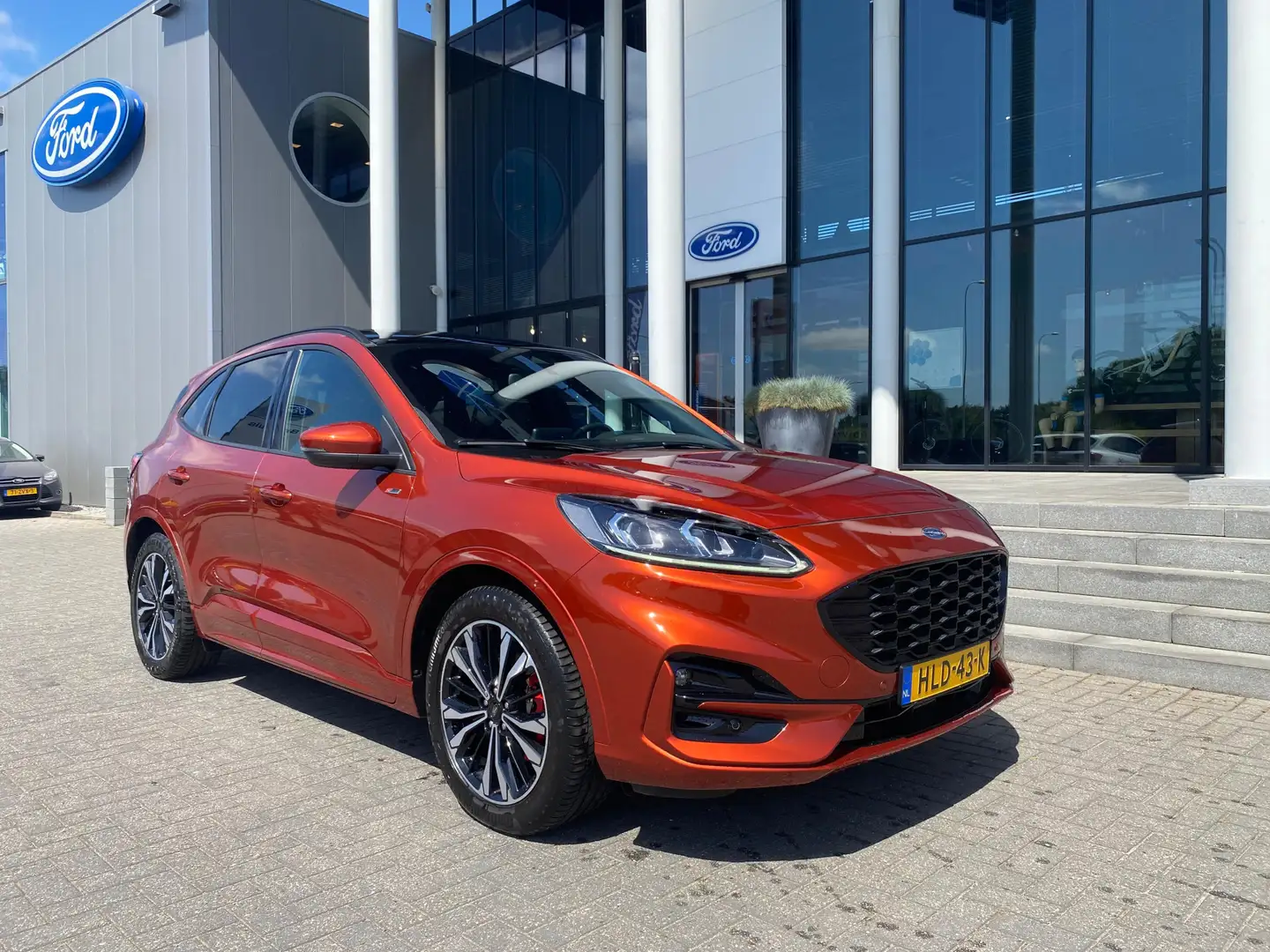 Ford Kuga 2.5 PHEV ST-Line X | 19 Inch | Pano-dak | Wegklap Rood - 1