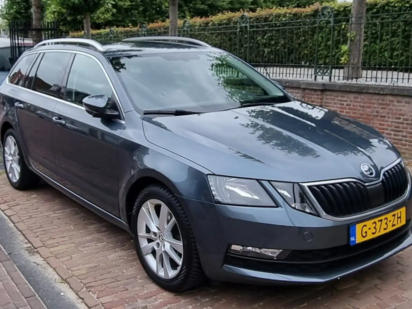 Skoda Octavia Octavia 1.6 TDI Clever Edition Grijs - 2