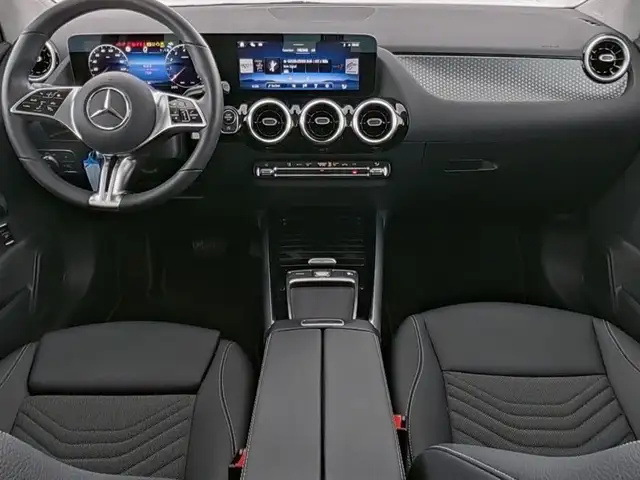 Mercedes-Benz GLA view 5