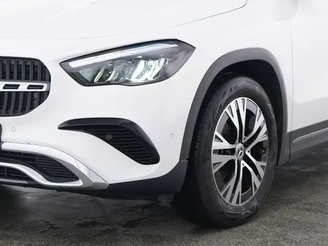 Mercedes-Benz GLA view 2