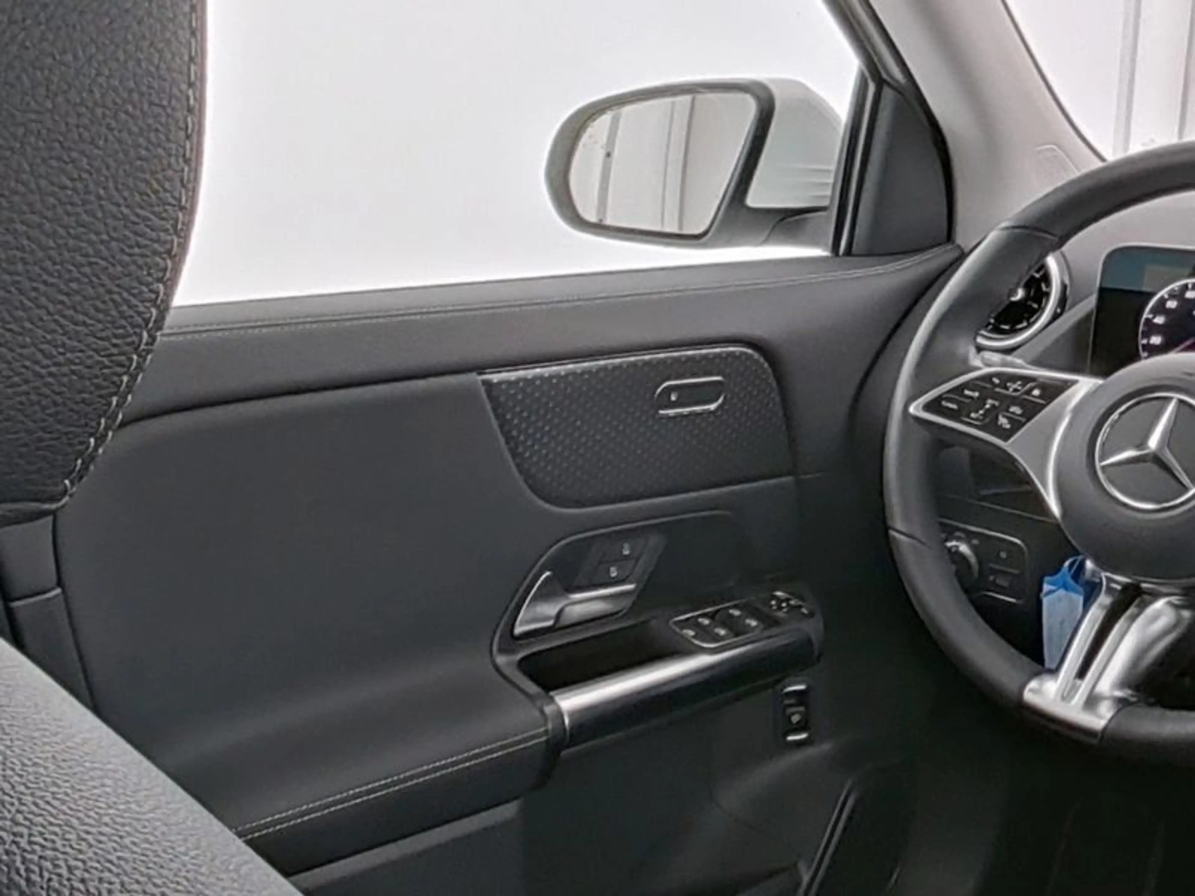 Mercedes-Benz GLA 180 Progressive-Line-Advanced/AHK/LED/Kamera — photo 8