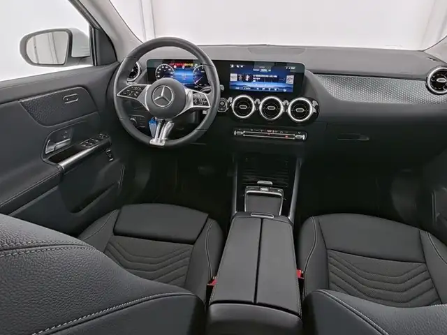 Mercedes-Benz GLA view 6