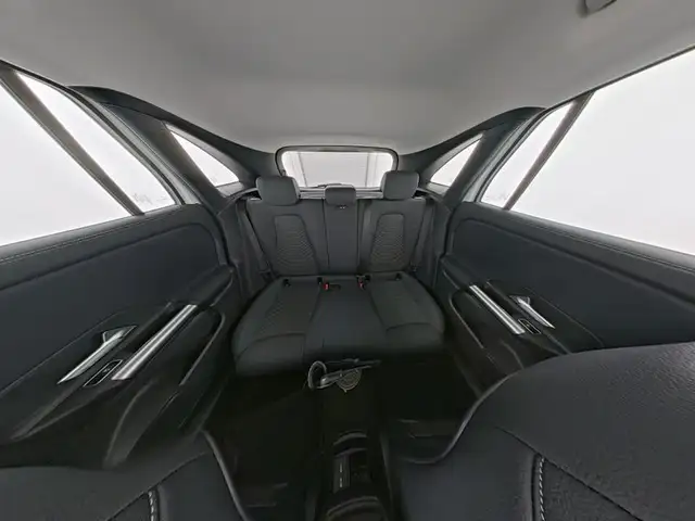 Mercedes-Benz GLA view 9