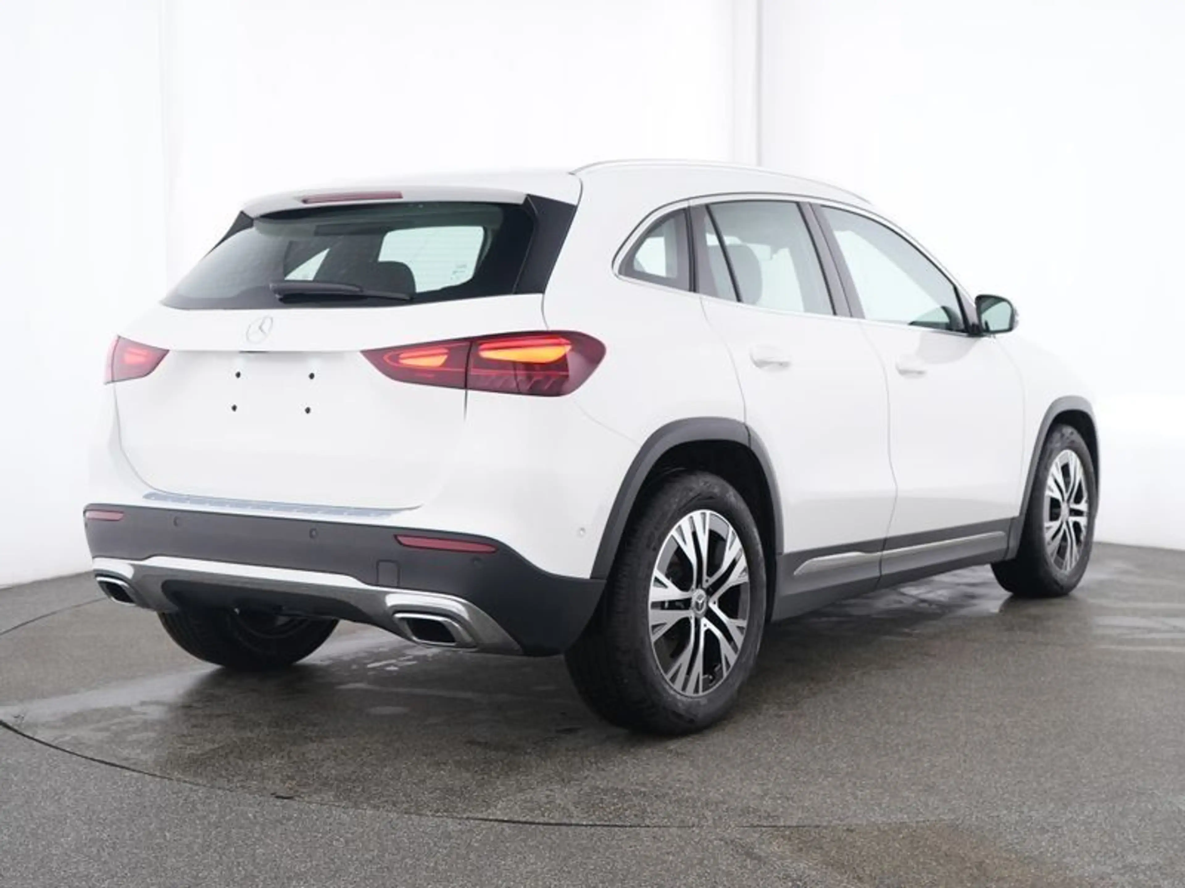 Mercedes-Benz GLA 180 Progressive-Line-Advanced/AHK/LED/Kamera — photo 3