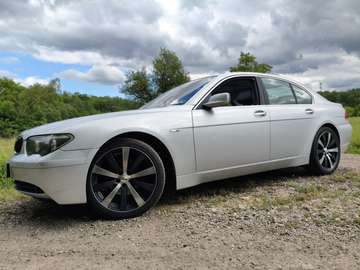 735i