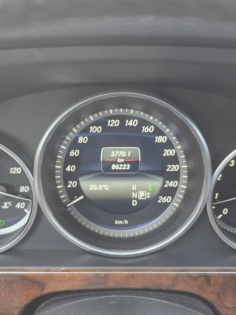 Mercedes-Benz E 250 7G-TRONIC Elegance - 2