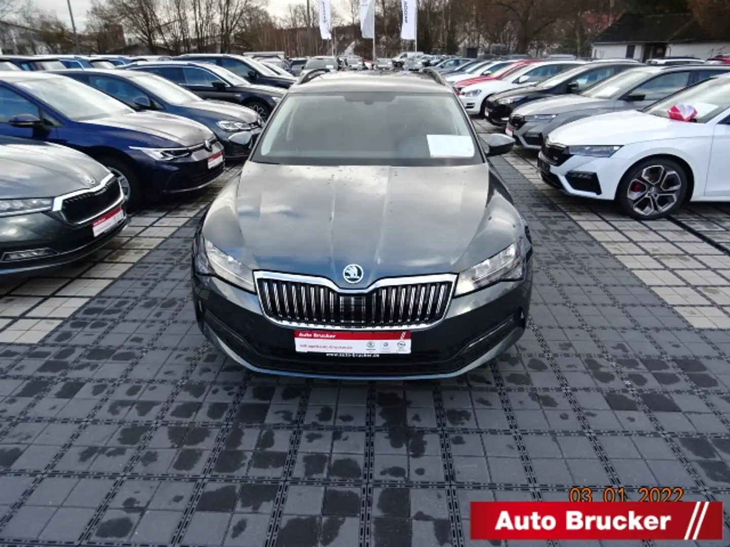 Skoda Superb Combi Ambition 2.0 TDI Navi el Heckklappe Grau - 2
