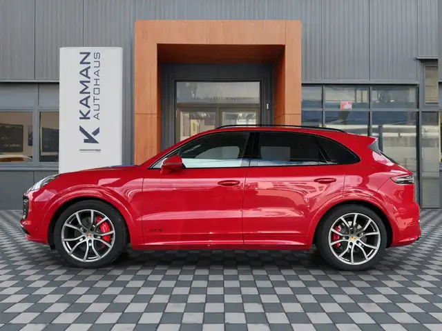 Porsche Cayenne view 23
