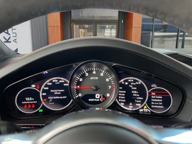 Porsche Cayenne GTS view 10