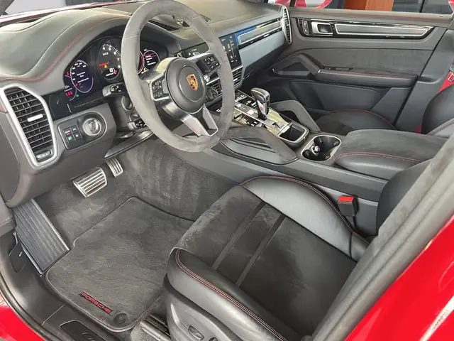 Porsche Cayenne GTS view 4
