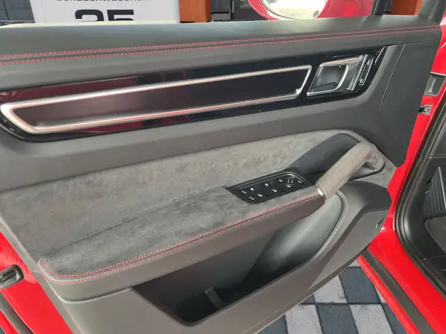 Porsche Cayenne view 18