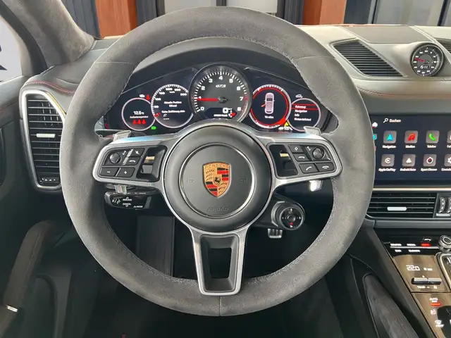 Porsche Cayenne GTS view 9