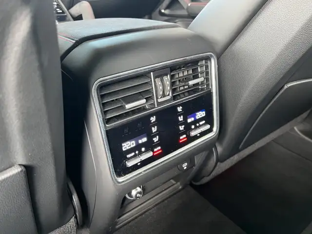 Porsche Cayenne view 17