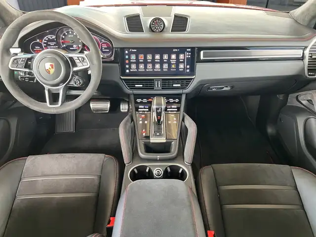 Porsche Cayenne GTS view 7