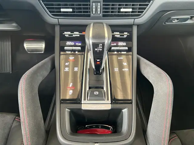 Porsche Cayenne GTS view 8