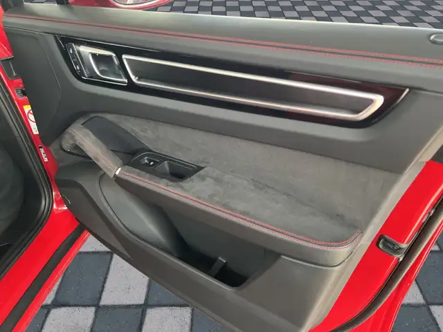 Porsche Cayenne view 19