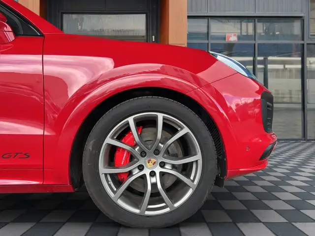 Porsche Cayenne view 28