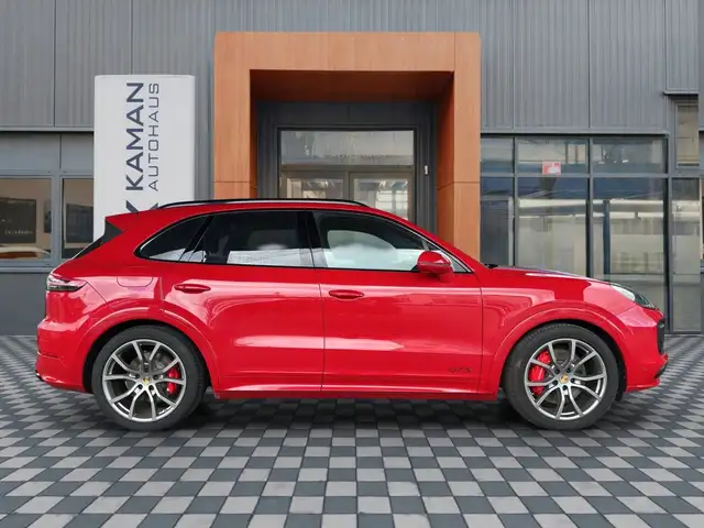 2022 Porsche Cayenne in Red for sale
