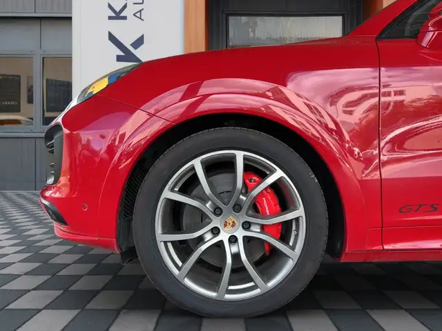 Porsche Cayenne view 27
