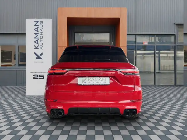 Porsche Cayenne view 26