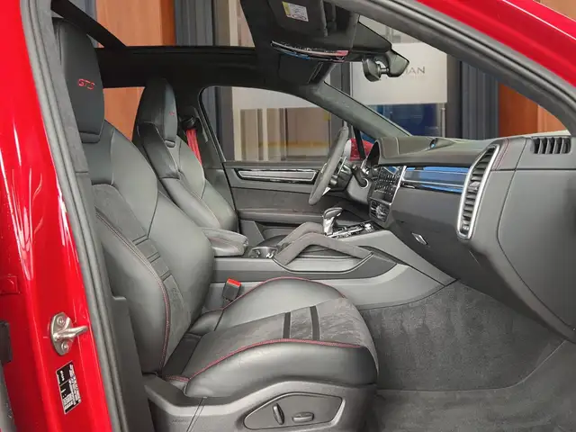 Porsche Cayenne GTS view 5
